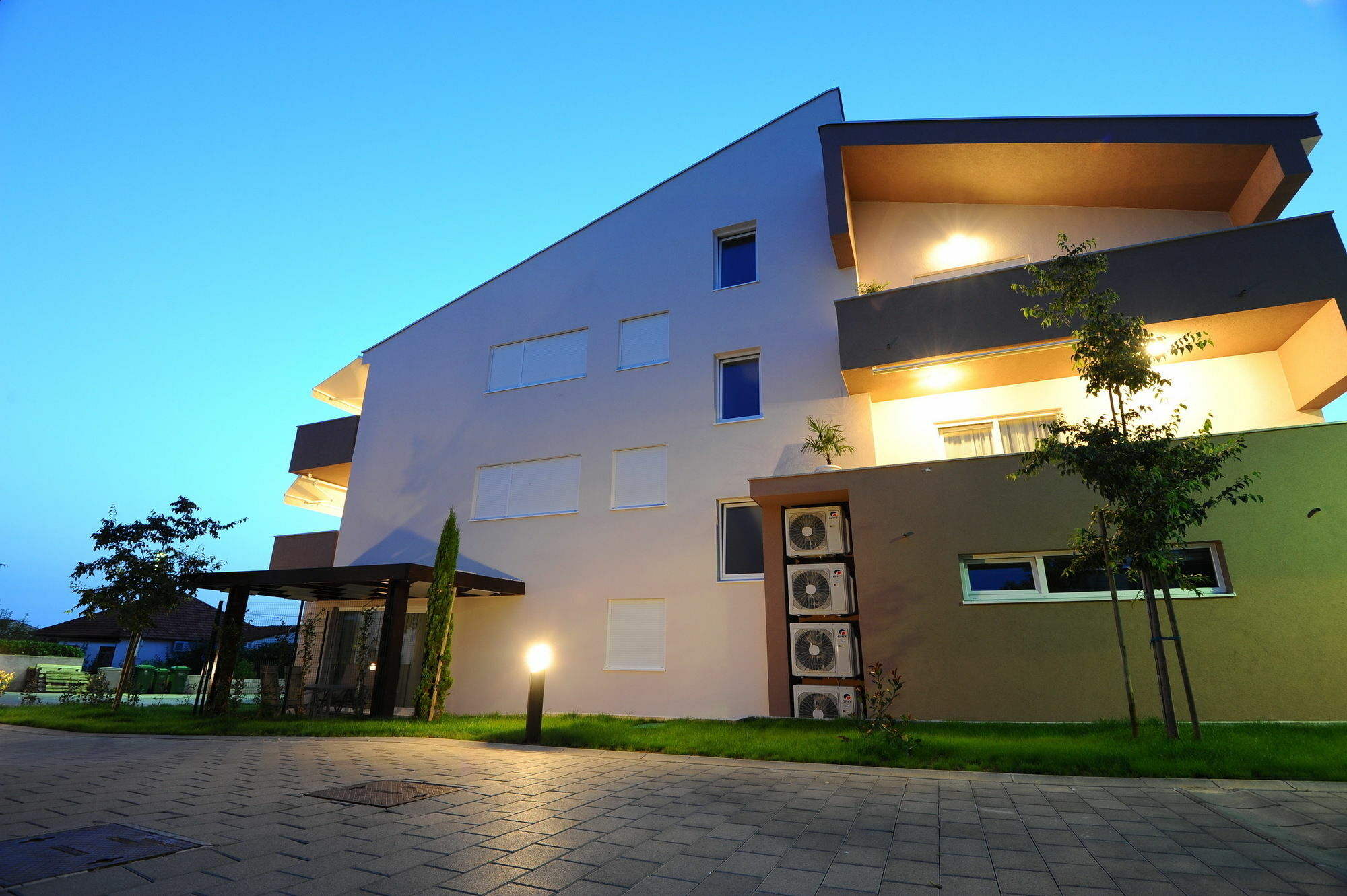 זאדאר Apartments Hills מראה חיצוני תמונה